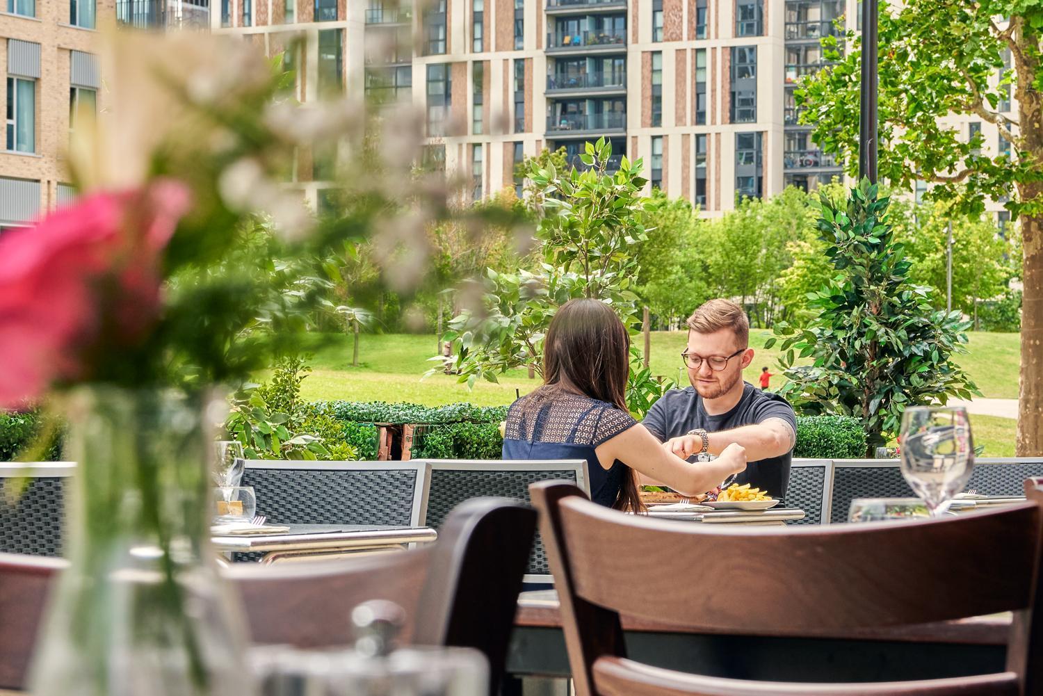 Luxury Apartment In Olympic Village ロンドン エクステリア 写真